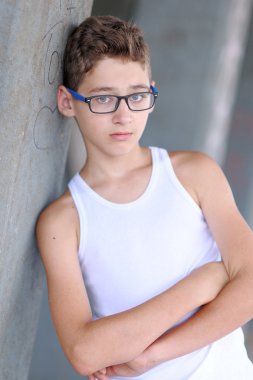 Yaz açık havada bir çocuk portresi