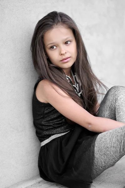 Retrato de niña al aire libre en verano — Foto de Stock