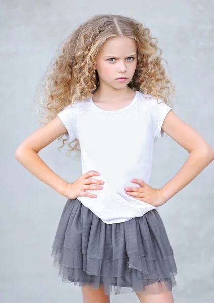 Portrait of little girl outdoors in summer — Stock Photo, Image