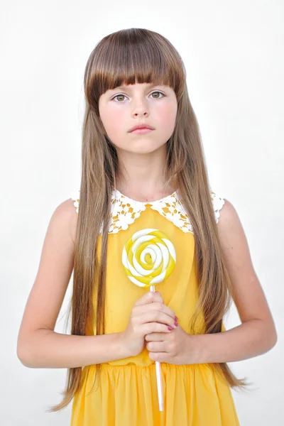 Retrato de niña al aire libre en verano — Foto de Stock