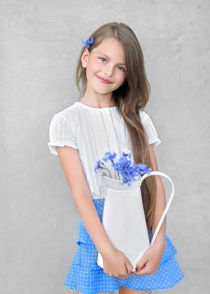 Portrait of little girl outdoors in summer — Stock Photo, Image