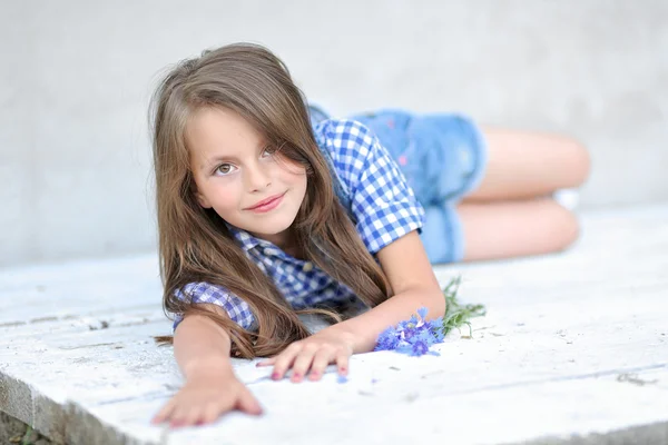 Portrait of little girl outdoors in summer — Stock Photo, Image