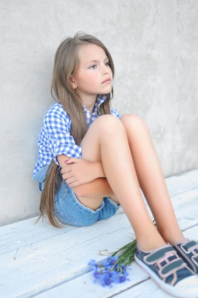 Portrait of little girl outdoors in summer — Stock Photo, Image