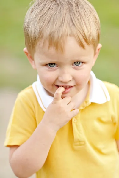 Portrait of a boy in the summer outdoors — Stock Photo, Image