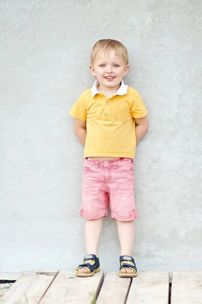 Portrait of a boy in the summer outdoors — Stock Photo, Image