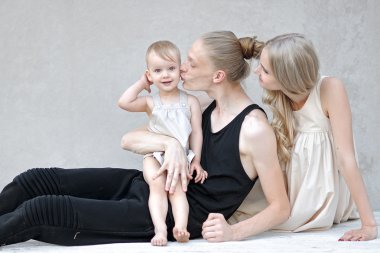 Yaz niteliğine mutlu bir aile portresi