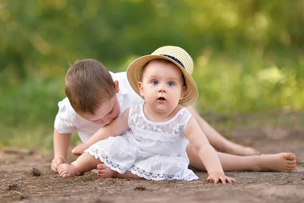 Portrait of a boy and girl  in summer — Stock Photo, Image