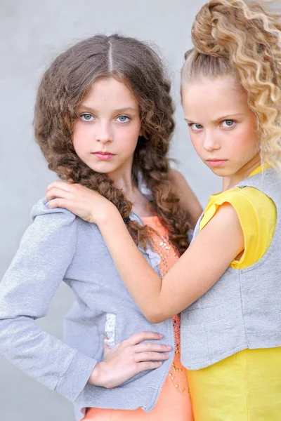 Portrait of two girls of girlfriends on a summer nature — Stock Photo, Image