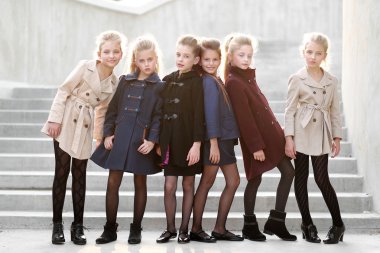 Yaz aylarında niteliğine mutlu çocuk portresi