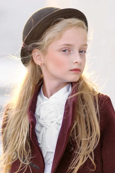 Portrait of little girl outdoors in autumn — Stock Photo, Image