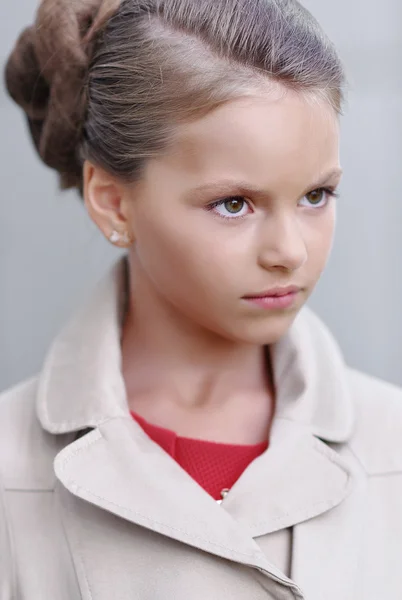 Portrait of little girl outdoors in autumn — Stock Photo, Image