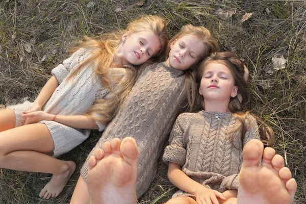 Niteliğine üç kız portresi