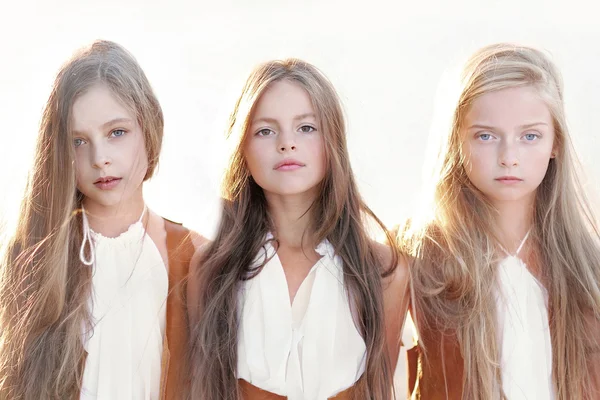 Retrato de tres novias sobre la naturaleza — Foto de Stock