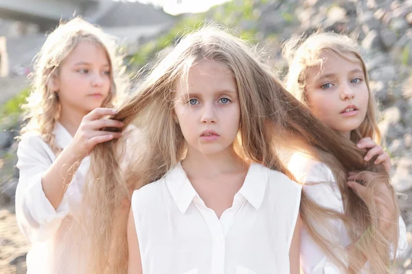 Portrait of three girlfriends on the nature — Stock Photo, Image