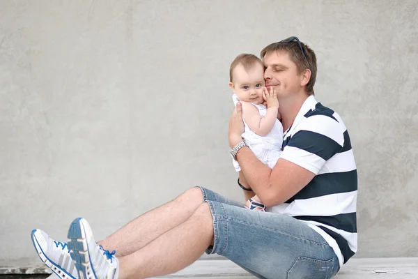 Portrait of a happy family in the summer on the nature — Stock Photo, Image