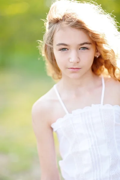 Portrait of little girl outdoors in summer — Stock Photo, Image