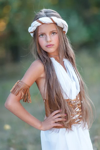 Portrait of little girl outdoors in summer — Stock Photo, Image