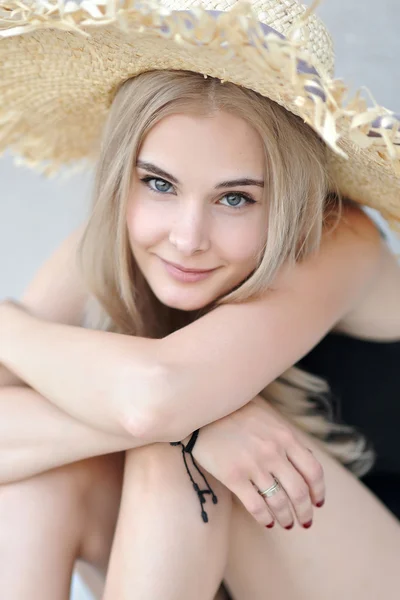 Retrato de una hermosa modelo joven, chica sexy —  Fotos de Stock