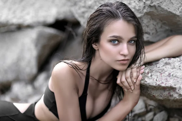 Портрет красивої молодої моделі, сексуальна дівчина — стокове фото