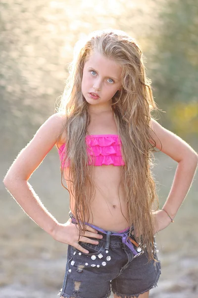 Portrait of little girl outdoors in summer — Stock Photo, Image