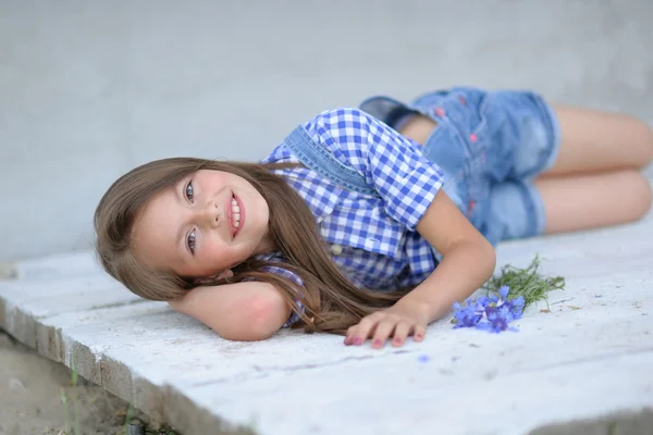 Portrait of little girl outdoors in summer — Stock Photo, Image