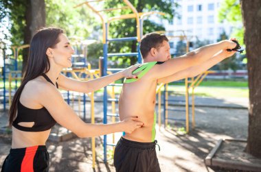 Spor sahasında eğitmen..