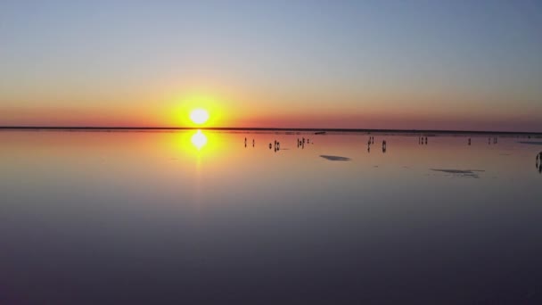 粉红盐湖俯瞰 — 图库视频影像