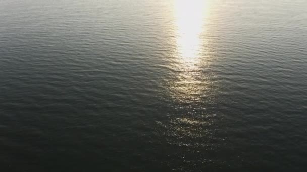 Морские волны на красивом море утром — стоковое видео