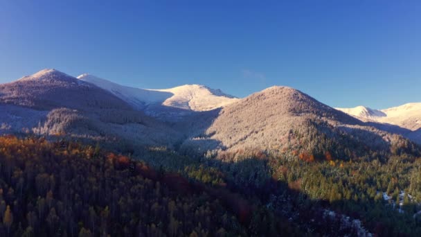 喀尔巴阡山脉乌克兰Dzembronya村附近风景如画的山区景观 — 图库视频影像