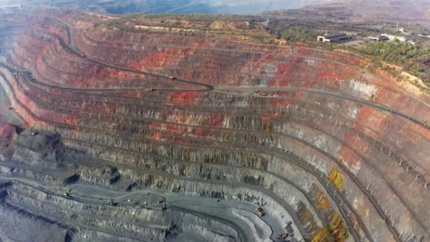 Flygfoto över södra gruvan fabrik, gruva stenbrott i Ukraina — Stockvideo