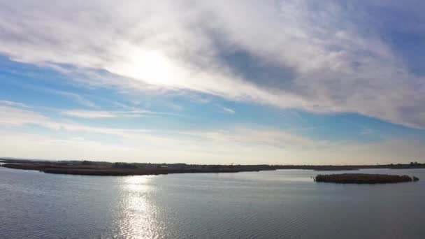 Samarskie Plavni im warmen, hellen Licht der Abendsonne — Stockvideo