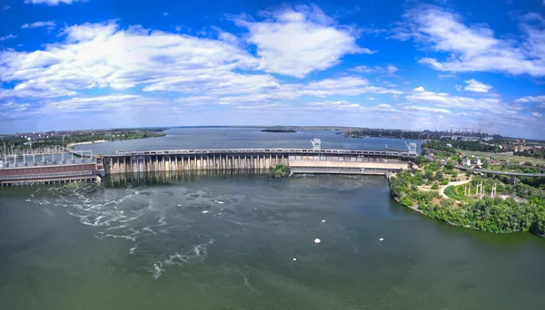 Zaporozhye的第聂伯河上最大的水电站 — 图库照片