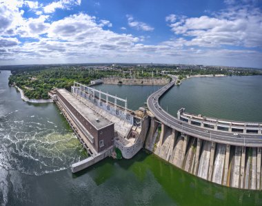 Zaporozhye 'deki Dinyeper Nehri üzerindeki en büyük hidroelektrik santrali..