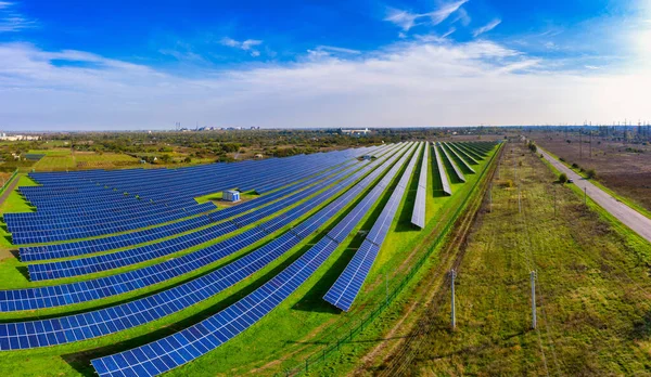 Enorme Planta Energía Solar Para Utilizar Energía Solar Campo Verde — Foto de Stock