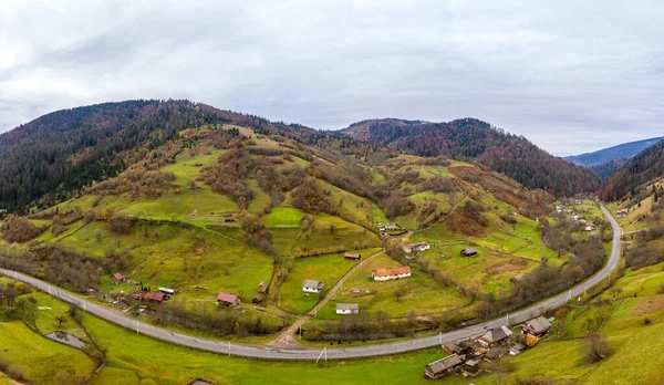 Ukrayna Bir Sonbahar Günü Karpat Dağları Nın Bir Dağ Vadisinde — Stok fotoğraf