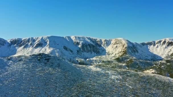 Paisagens das Montanhas Cárpatas, cobertas com grandes bordas de pedra na Ucrânia, perto da aldeia de Dzembronya — Vídeo de Stock