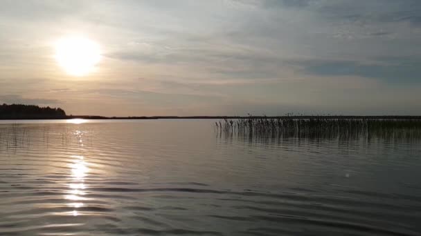 Sonnenuntergang über den Seen von Shatsk — Stockvideo