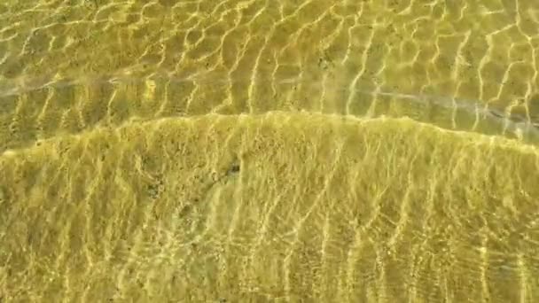 Солнечный день замедленной воды рябь — стоковое видео