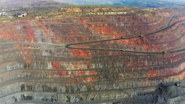 Vista aérea de la fábrica minera del sur, cantera de minas en Ucrania — Vídeos de Stock