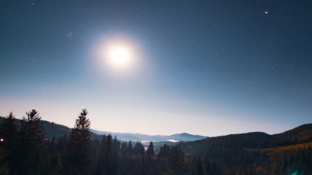 上升的月亮在上升的天空 — 图库视频影像