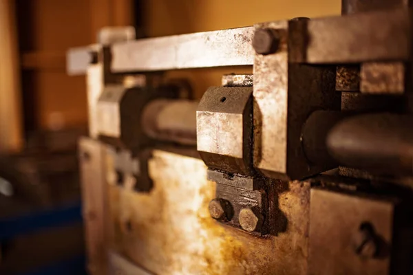 Guillotine machine close-up rusty metal massive parts — Stock Photo, Image