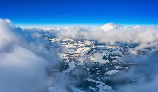 冬季的神秘风景的空中景观 — 图库照片