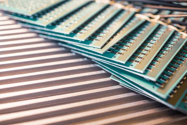 Close-up side view of a panel of SMD resistors — Stock Photo, Image