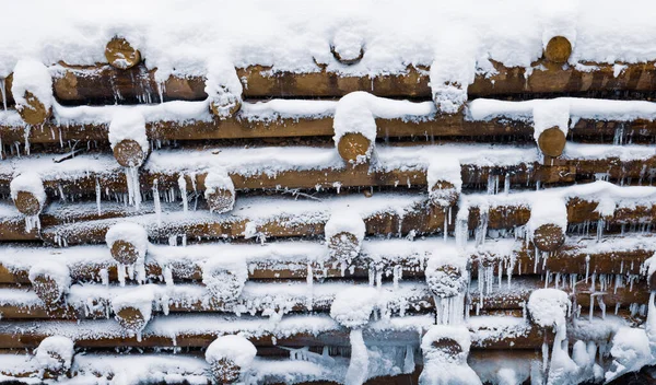 Una Pequeña Pared Pequeños Troncos Fondo Bajo Nieve Invierno —  Fotos de Stock