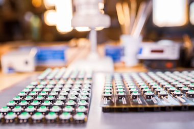 LED ışık göstergeleri paneli üretimde