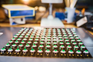 LED ışık göstergeleri paneli üretimde