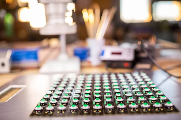 Panel von LED-Leuchtanzeigen ist in der Produktion — Stockfoto