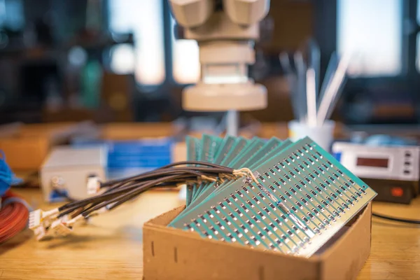 Close-up zijaanzicht van een paneel SMD weerstanden — Stockfoto