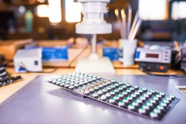 LED ışık göstergeleri paneli üretimde