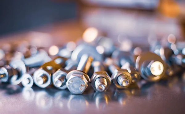 Bulloni Dadi Metallo Cromato Ravvicinato Ordine Caotico Concetto Fondo Elementi — Foto Stock
